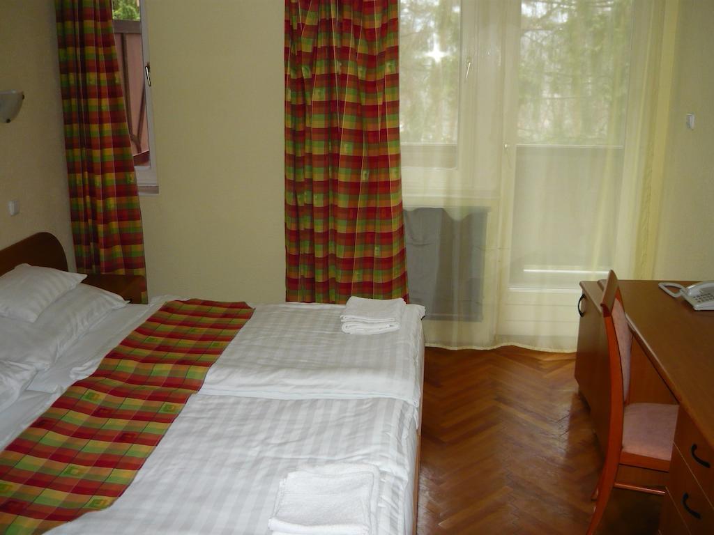 Ezuestfenyo Hotel Telkibanya Ngoại thất bức ảnh