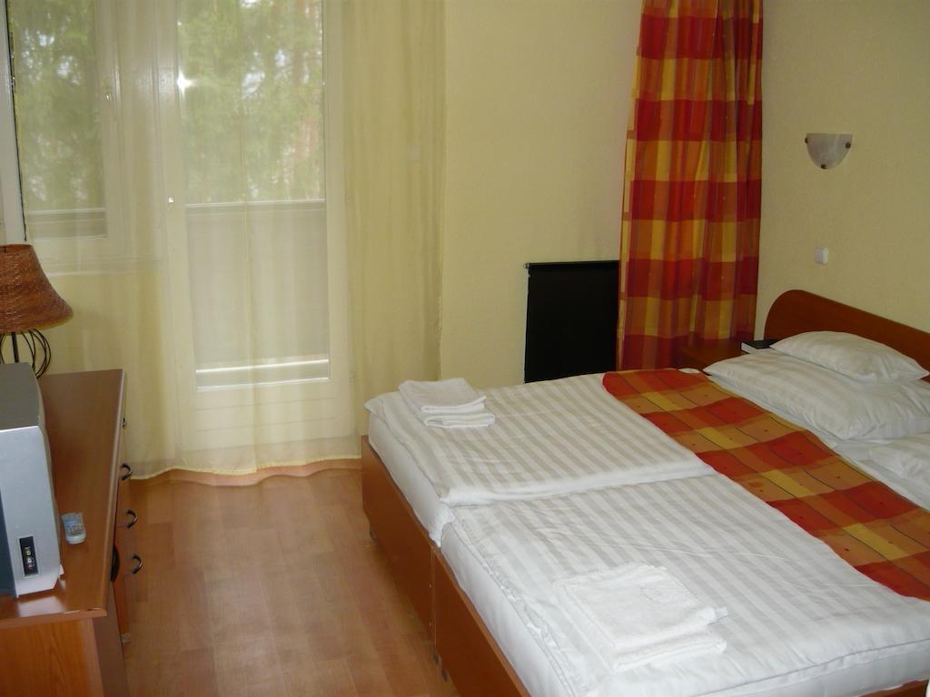 Ezuestfenyo Hotel Telkibanya Phòng bức ảnh