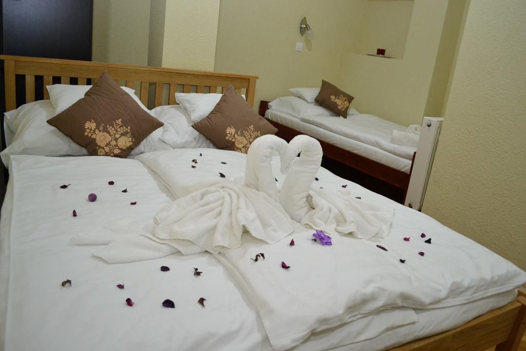 Ezuestfenyo Hotel Telkibanya Ngoại thất bức ảnh