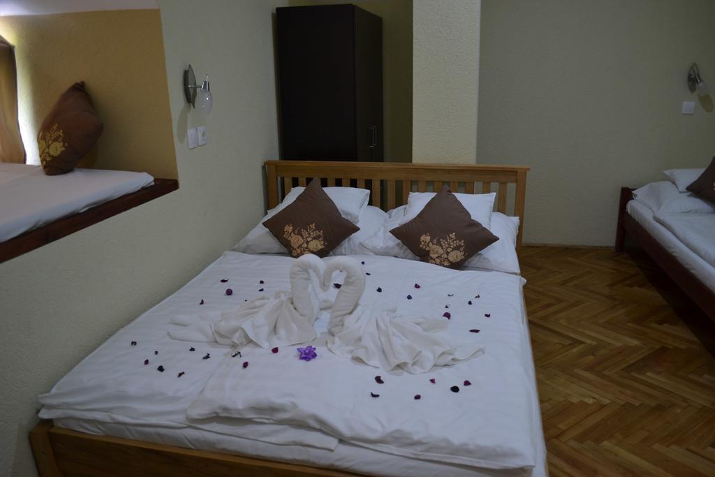 Ezuestfenyo Hotel Telkibanya Ngoại thất bức ảnh