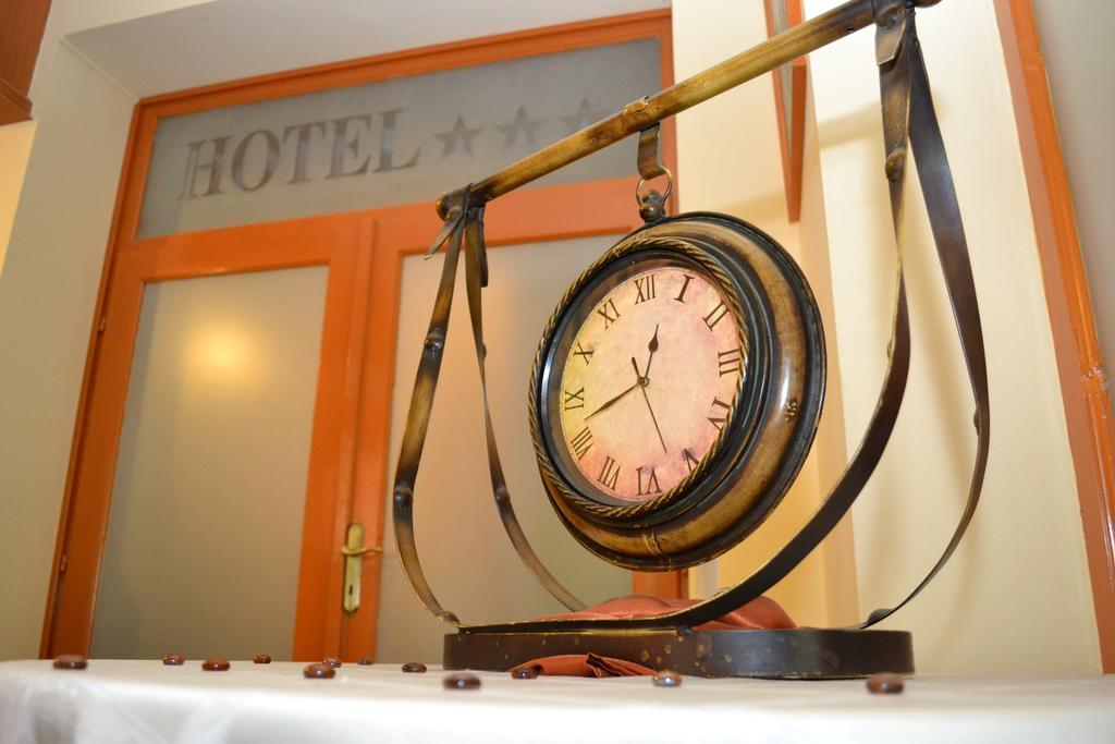Ezuestfenyo Hotel Telkibanya Ngoại thất bức ảnh