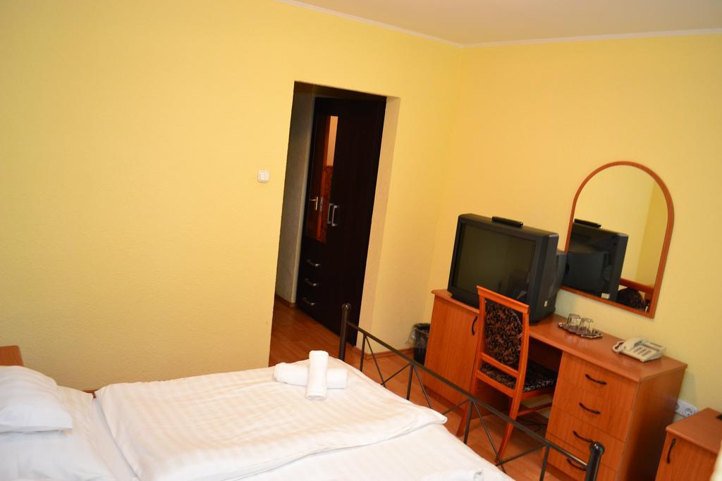 Ezuestfenyo Hotel Telkibanya Ngoại thất bức ảnh