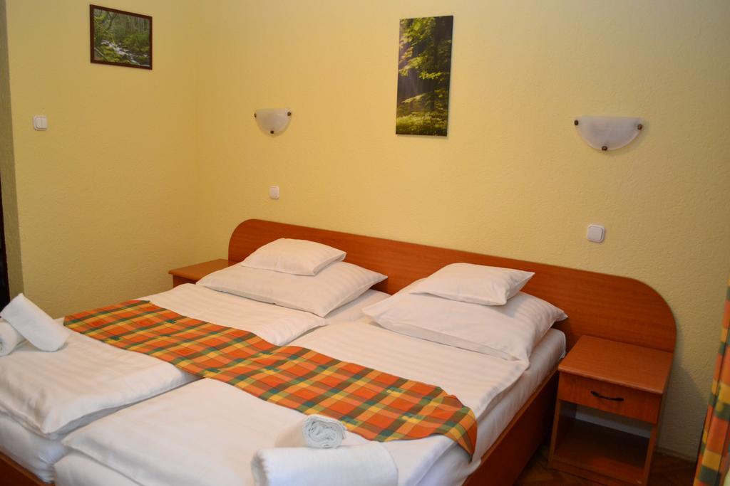 Ezuestfenyo Hotel Telkibanya Ngoại thất bức ảnh