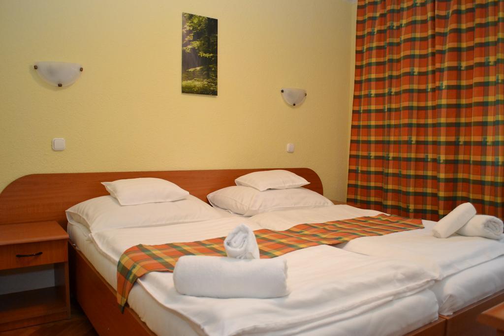 Ezuestfenyo Hotel Telkibanya Ngoại thất bức ảnh