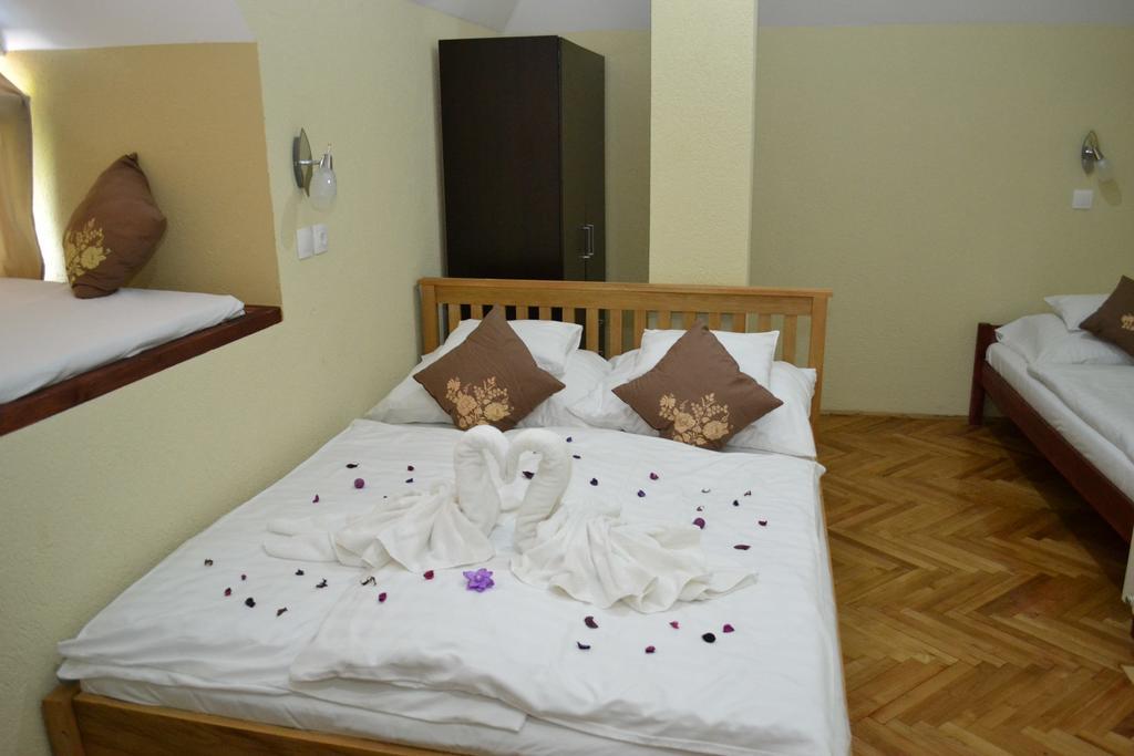 Ezuestfenyo Hotel Telkibanya Ngoại thất bức ảnh